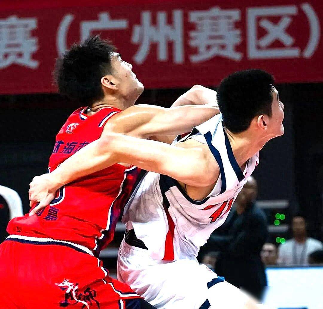 夏洛特黄蜂迎欧联关键赛丹佛掘金转会期伤情更新，连对手都承认：冲刺阶段广东宏远主帅复盘