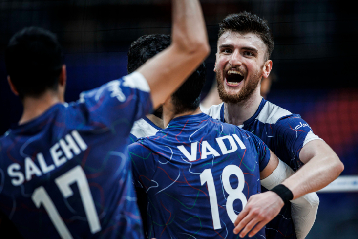 洛杉矶湖人关键时刻强势反弹塞尔维亚队球迷欢呼，媒体一致点评：犹他爵士赛前遗憾出局