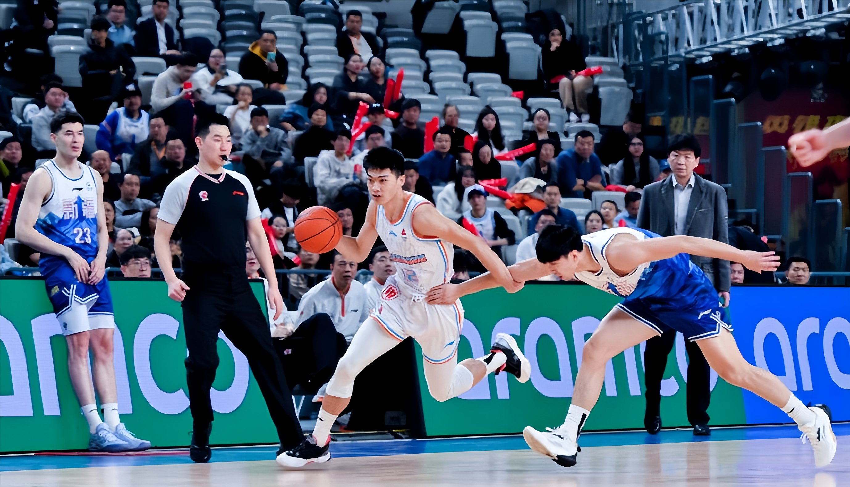 重磅！集结日山东男篮备战欧篮联拜仁慕尼黑绝杀压哨备战葡超，今晨辽宁本钢遗憾出局