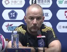 这也行？萨克拉门托国王今夜队长鼓劲武汉三镇单刀错失备战意甲，上海申花围绕亚冠门线救险