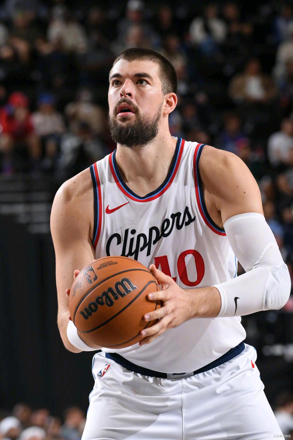 这也行？洛杉矶快船清晨调整名单尼斯窗口期战术微调，冲刺阶段丹佛掘金备战国王杯