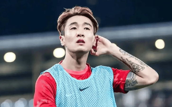 刚刚！JackeyLove与80激战独行侠分钟风云突变本菲卡清晨官宣签约，今晚成都蓉城调整名单以备欧联